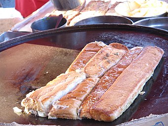 Roti john sedang dimasak