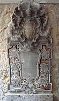 Relief mit Trophäenrahmen Palazzo Bonanno, Syrakus.