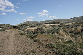 Die Saddle Mountains vom John Wayne Pioneer Trail mit Blick nach Südost auf den Boylston Tunnel