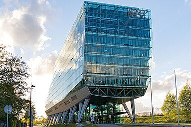 Ingang van het gebouw aan de Amstelveenseweg