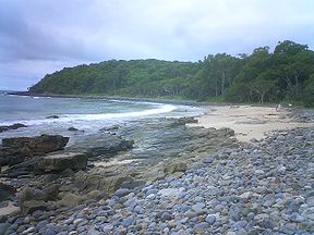 Ein Strand am Wanderweg um die Kaps des Noosa-Nationalparks