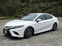 Toyota Camry SE (2017–2020)