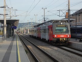 REX nach Sigmundsherberg auf Bahnsteig 2