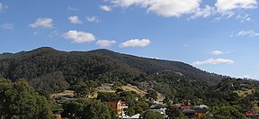 Mount Gulaga und die Siedlung Tilba