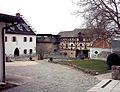 Die als Hotel genutzte Vorburg mit dem Haupttor