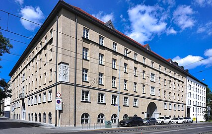 Dom Medyków, obecnie akademik Den Living (1930, wspólnie z Jerzym Struszkiewiczem), Kraków, ul. Grzegórzecka 20