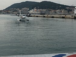 Ankommendes Wasserflugzeug in Split Downtown