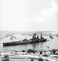 HMS rodney di malta pada tahun 1943