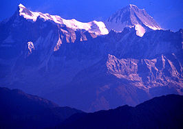 Links de Annapurna IV, rechts de Annapurna II