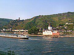 Felseninsel Falkenau mit Burg Pfalzgrafenstein, verbunden mit dem Kauber Werth