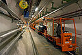 LHC tünelinin içten görünümü.