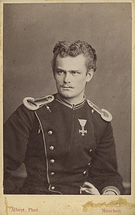 Portretfoto Maximiliaan Emanuel in 1870 door Josef Albert.