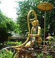 Brunnen der Phra Mae Thorani in Bangkok, Thailand.