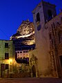 Kirche Santa Maria und die Burg bei Nacht