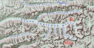 Lage der Engiltschekkette zwischen Südlichem Engiltschek-Gletscher (engl. South Inylchek Glacier) und Kajyngdy-Gletscher (Kaindy Glacier)