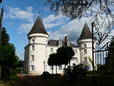 Westfassade des Château de la Valade