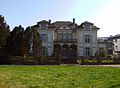 Villa, Pförtnerhaus und Park