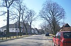 Hauptstraße, Blick in Richtung Westen zum Dorfkern