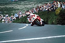 Carl Fogarty (Yamaha FZR 750 R) in 1992 bij Creg-ny-Baa. Hij werd tweede in de Senior TT