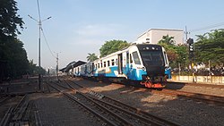 Komuter SuPor di Stasiun Wonokromo