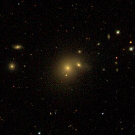 NGC 5259-2 (rechtsboven NGC 5259-1)