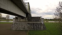 Er is ruimte voor een dubbelsporige brug op de brugpijlers