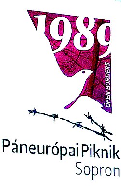 „Picknick in Sopron am Ort des Eisernen Vorhangs!” 1989. augusztusában a pikniket a német és magyar nyelvű toborzó plakátokon a Sopron közelében álló vasfüggöny helyén hirdették meg[4][5][6]