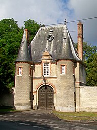 The entrance gate on the Chantilly side