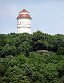 Friedrich-August-Höhe, rechts am Fuße des Wasserturms