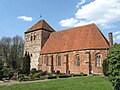 Kirche mit Trockenmauer