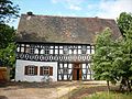 Ehemaliger Lehnshof und Rittergut mit Herrenhaus, Stallgebäude und Scheune (ehemals Heuersdorf, Dorfstraße 65)