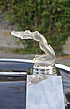 Opalglasfigur des Künstlers René Lalique auf einem Rolls-Royce Silver Wraith (1956)