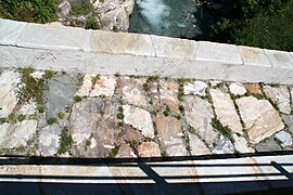 Brücke in Cröt, Belag aus Calzit
