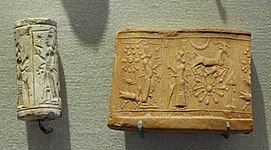 Şamaş'a (Louvre ) tapan insanları gösteren Mezopotamya kireçtaşı silindir mühür ve baskı