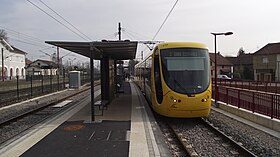 Straßenbahnlinie 3 im Stadtbahnteil des Bahnhofs Lutterbach