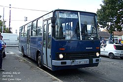 135-ös busz a pestlőrinci Béke téren