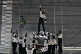 Austin Cindric viert zijn overwinning van de Daytona 500