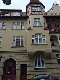 Avant-corps at 13