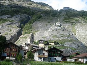 Niedergesteln mit den Burgruinen der Gestelnburg