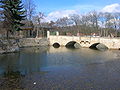 Hauptbrücke und neu gestalteter Eingangsbereich zur Wasserschloss-Insel