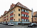 Mehrfamilienhaus einer Wohnanlage, mit Vorgarten