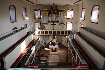 Stadtkirche – Orgel und Altar