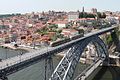 Ponte Luís I met op de achtergrond Porto gezien vanaf Serra do Pilar in VN de Gaia.