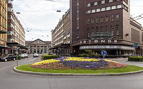 Blick auf Volkshaus und Bahnhof