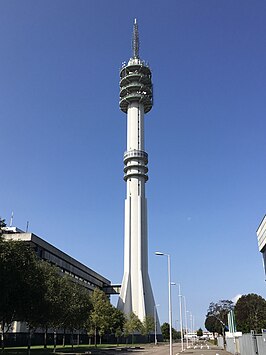 De telecomtoren in de Rotterdamse Waalhaven