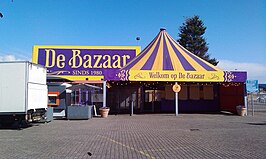 Hoofdingang van De Bazaar