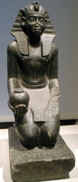 Szobekhotep térdelő szobra (Berlin)