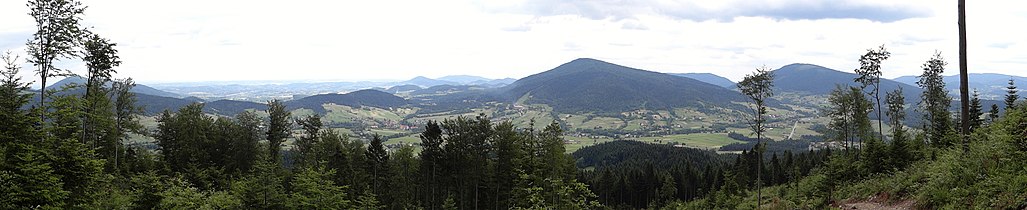 Panorama widokowa ze wschodnich stoków Lubogoszczy