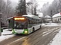 A 15-ös busz ómassai végállomássa. (A szűk hely miatt a buszok csak Y alakban, deltázva tudnak megfordulni.)