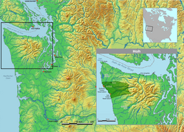 In groen het oorspronkelijke territorium van de Hoh en Quileute, en in oranje hun huidige reservaten.
